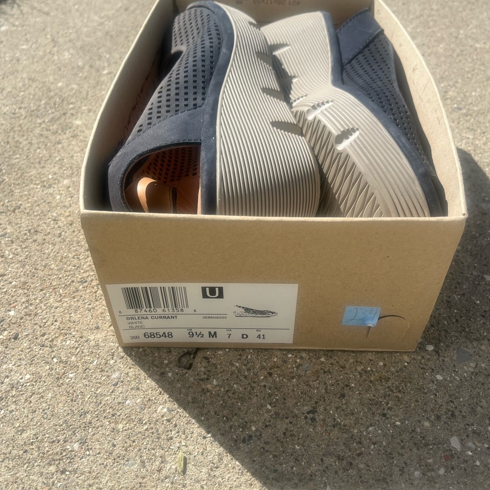U Navy and Beige/gray shoe